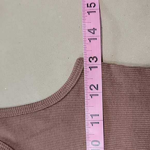 Hollister Size S Brown Ribbed 'Torn' V Neck Tank Top, Excellent Used Condition - Picture 7 of 11